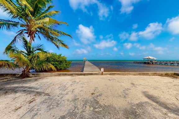 Stunning Ocean Views, Pool, Partial AC, Strong WiFi, & Oceanfront Location - Image 4