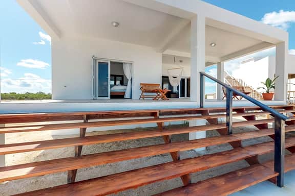 Waterfront home in a quiet area with amazing views, pool, lanai & hammock - Image 3