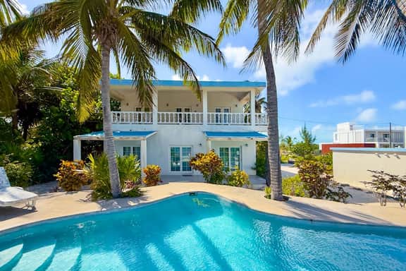 Oceanfront villa with pool, beach access, ocean view, partial AC & strong WiFi - Image 3