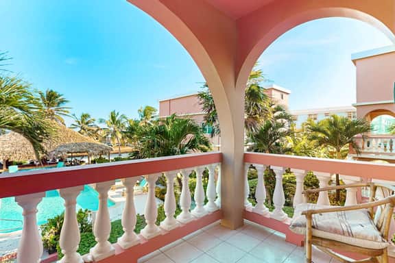 Ocean-view condo with pool, immediate beach access & partial AC - Image 5