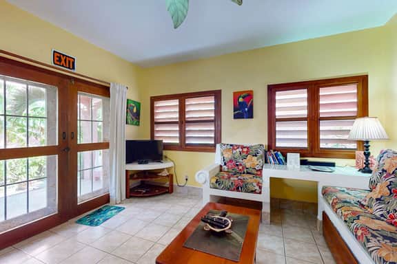 Ocean view condo w shared pool, free WiFi & partial AC - steps from the ocean - Image 5