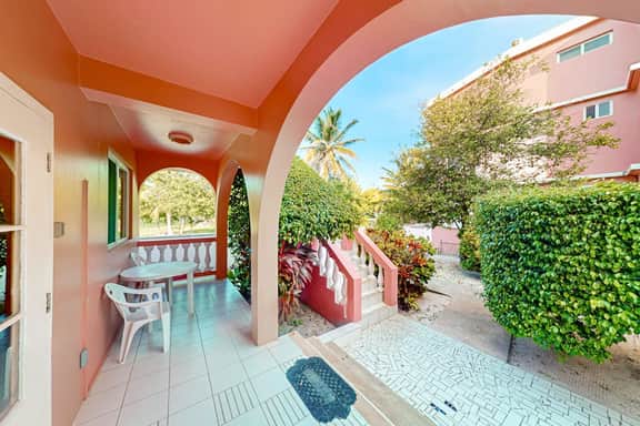 Garden-view condo steps to the beach with pool, dock & AC - snowbird-friendly - Image 5