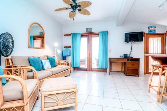 Ocean-view condo with outdoor pool, dock, grill, balcony, beach access - Image 5