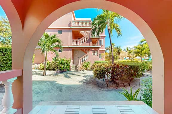 Peaceful dog-friendly condo w ocean view, shared pool, free WiFi & partial AC - Image 2