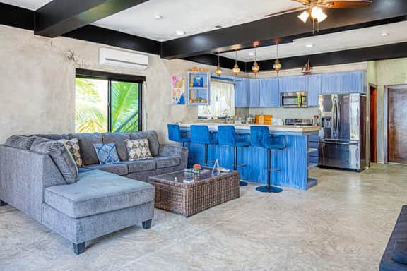 Oceanfront villa w inviting pool, breathtaking views, tranquil surroundings - Image 3