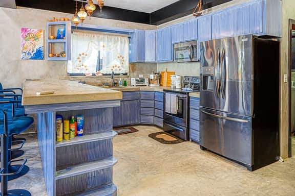 Oceanfront villa w inviting pool, breathtaking views, tranquil surroundings - Image 4
