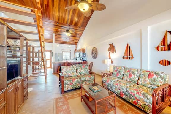 Family-friendly beachfront condo w shared pool & dock, sea view, WiFi & partial AC - Image 4