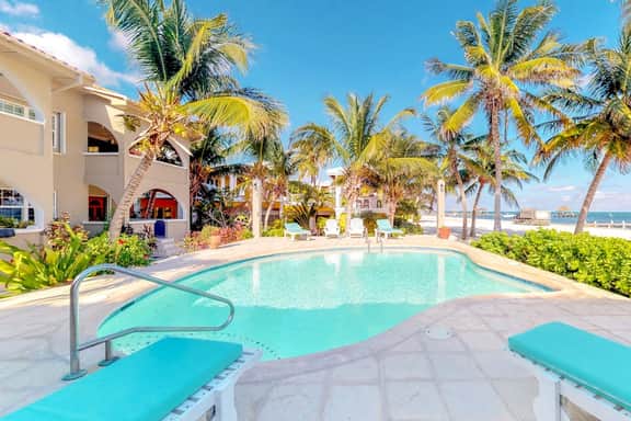 Family-friendly beachfront condo w shared pool & dock, sea view, WiFi & partial AC - Image 3