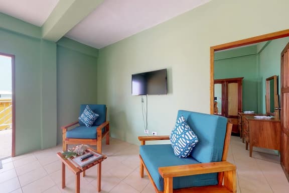 Well-located apartment with rooftop views, free WiFi, partial AC & full kitchen - Image 1