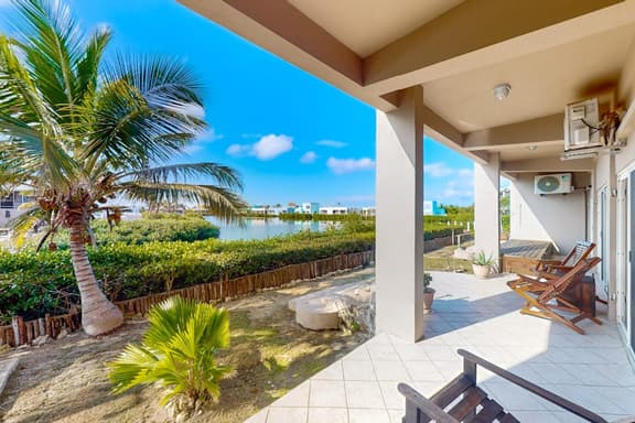 Vibrant, colorful lagoon-front suite with pool access, scenic patio, & WD - Image 1