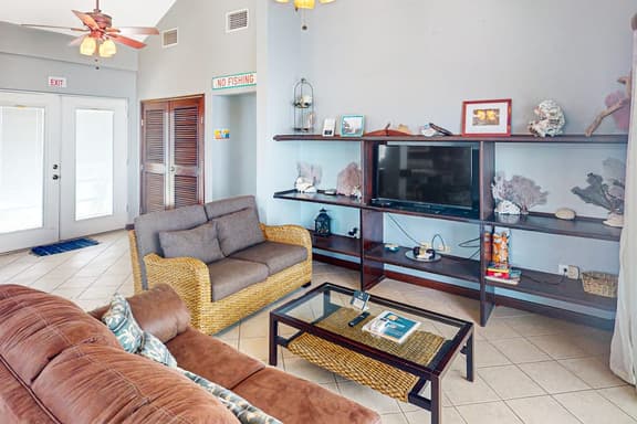 Waterfront condo with pool & high-speed WiFi - walk to the nearby beach - Image 1