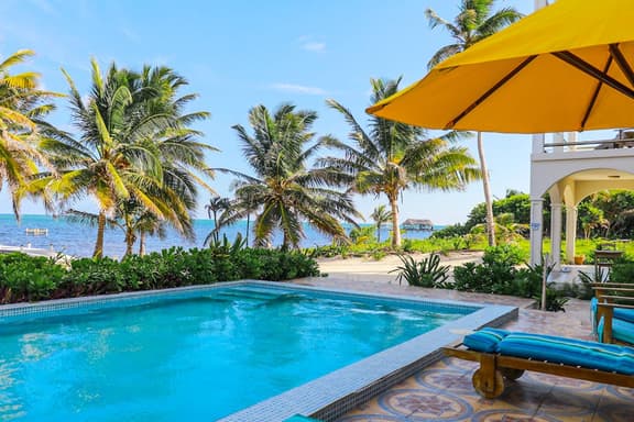 Beachfront condo with ocean views, WiFi, partial AC & shared pool, dock, kayaks - Image 1