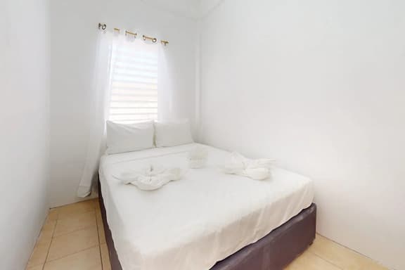 Cozy island retreat with WiFi, functional kitchenette and near to restaurants - Image 1