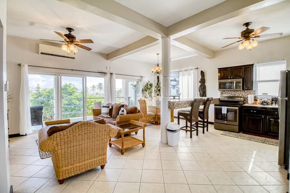Colorful ocean-view suite with pool & concierge - near dining & town - Image 1