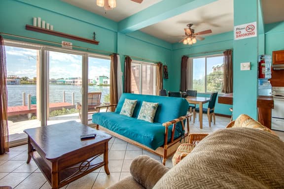 Fantastic lagoon-front condo W free WiFi, full kitchen, dock, & great location - Image 1