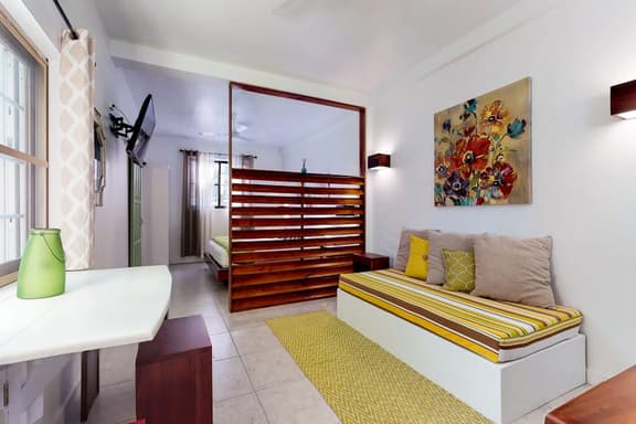Tropical studio w patio, WiFi, AC - steps to the sea, water taxis & restaurants - Image 1
