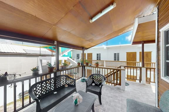Charming island apartment with patio, full kitchen & fast WiFi near the beach - Image 1