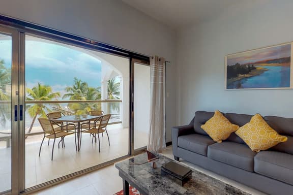 Oceanfront condo with amazing water views, partial AC, WiFi & pool - Image 1