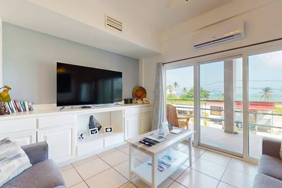 Lagoon-front suite w shared pool, ocean view, WiFi & central AC - near beaches - Image 1