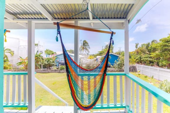 Cozy studio cabana with WiFi, partial AC, deck, yard, kitchenette & grill - Image 1