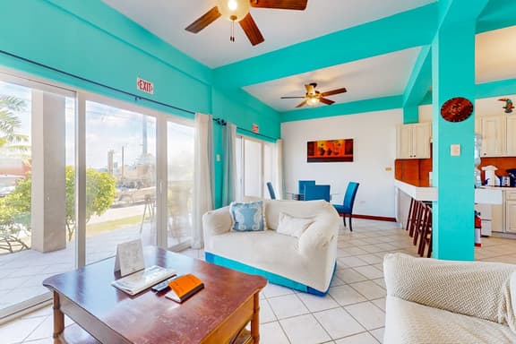 Lagoon front apartment w shared pool - two minutes from the beach - Image 1