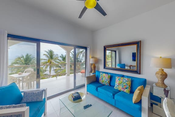 Oceanfront apartment on the beach with great ocean views, pool, WiFi & AC - Image 1