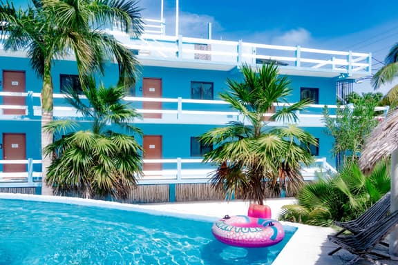 Cozy Suite w WiFi, AC, Shared Sundeck, & Pool - Rooftop with Great Views - Image 1