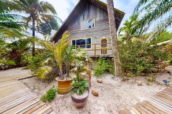Two quiet oceanfront cabanas villa w private beach, dock, hammock, ocean view & WiFi - Image 1