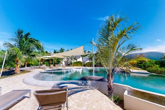 Waterfront organic architecture villa with pool & AC - near lagoon - Image 1
