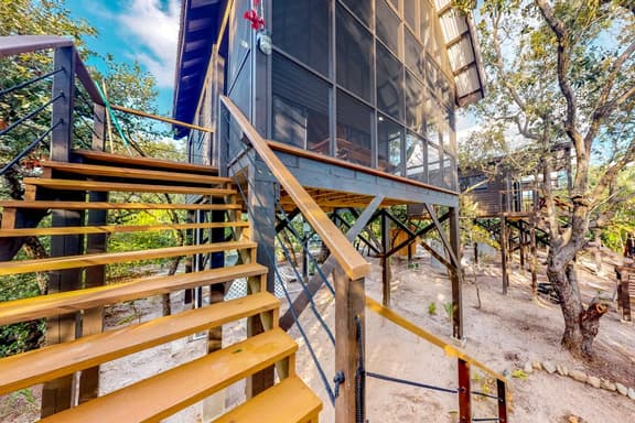 Three forest cabanas with verandas, hammocks, WiFi & partial AC - walk to beach - Image 1