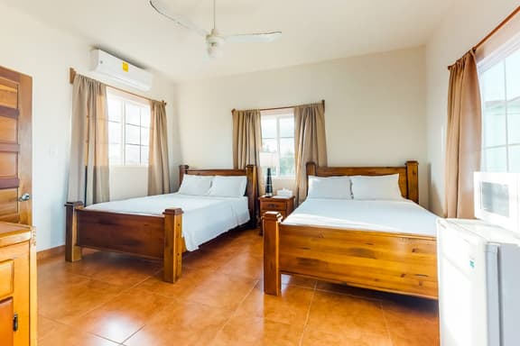 Cozy studio near town with an ocean view, free WiFi, partial AC & shared deck - Image 1