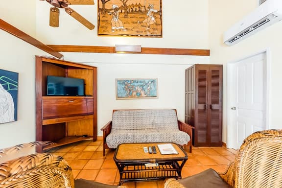 Oceanfront retreat with water view, pool, AC & free WiFi - easy beach access - Image 1