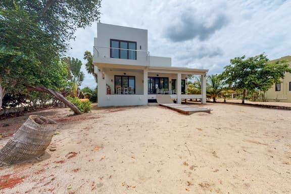Oceanfront home w private beach, ocean view, kayaks, rooftop, WiFi & partial AC - Image 1