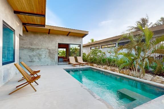 Waterfront villa with pool, spacious deck, dog-friendly & office space - Image 1