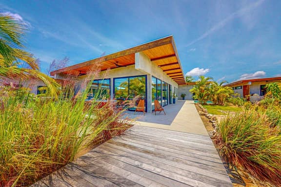 Luxury water view villa with splash pool, high speed WiFi & dog-friendly vibes - Image 1