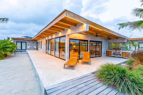 Waterfront villa with splash pool, private terrace, beach access & WiFi - Image 1