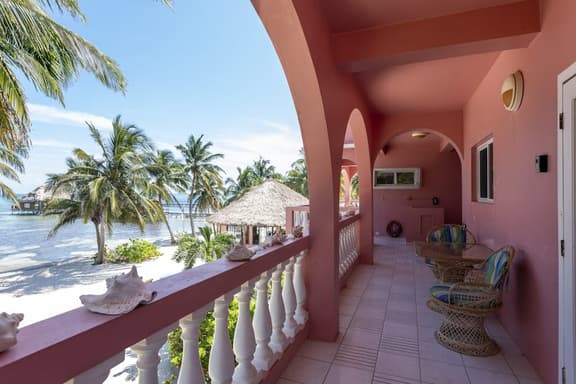 Breezy 2-story oceanfront condo with pool, sea views & partial AC - Image 1
