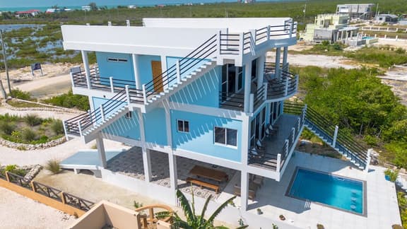 Luxe oceanfront escape with pool, lanais, penthouse suite & ground-floor access - Image 1