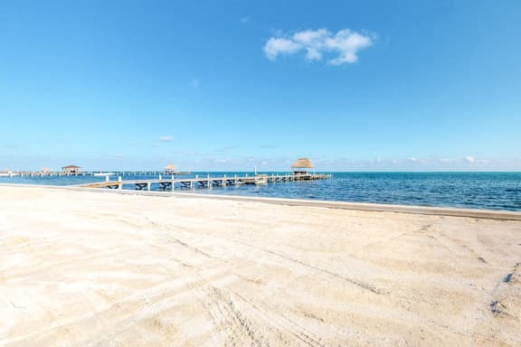 Family-friendly beachfront condo w shared pool & dock, sea view, WiFi & partial AC - Image 1